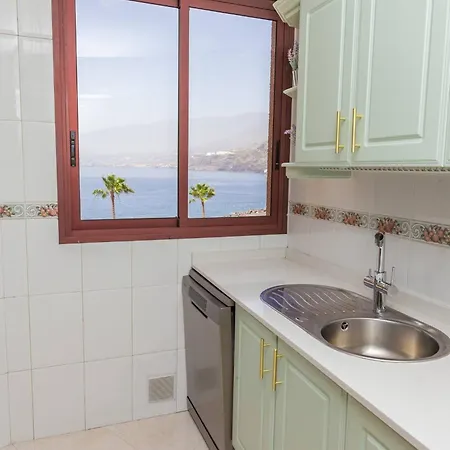 Beachfront Apartament Radazul